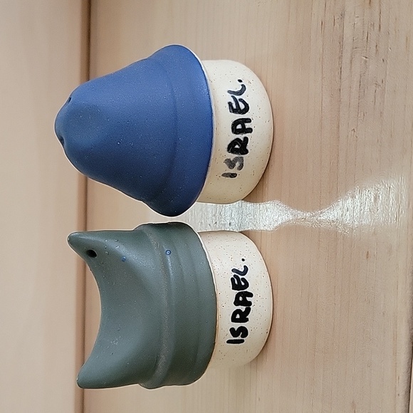 Lapid Pottery Israel Winky Eye Salt & Pepper Shakers - Picture 3 of 4